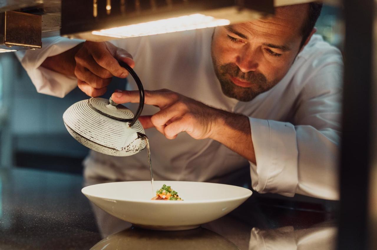 Imlauer Hotel Schloss Pichlarn Aigen im Ennstal Buitenkant foto Chef preparing a dish