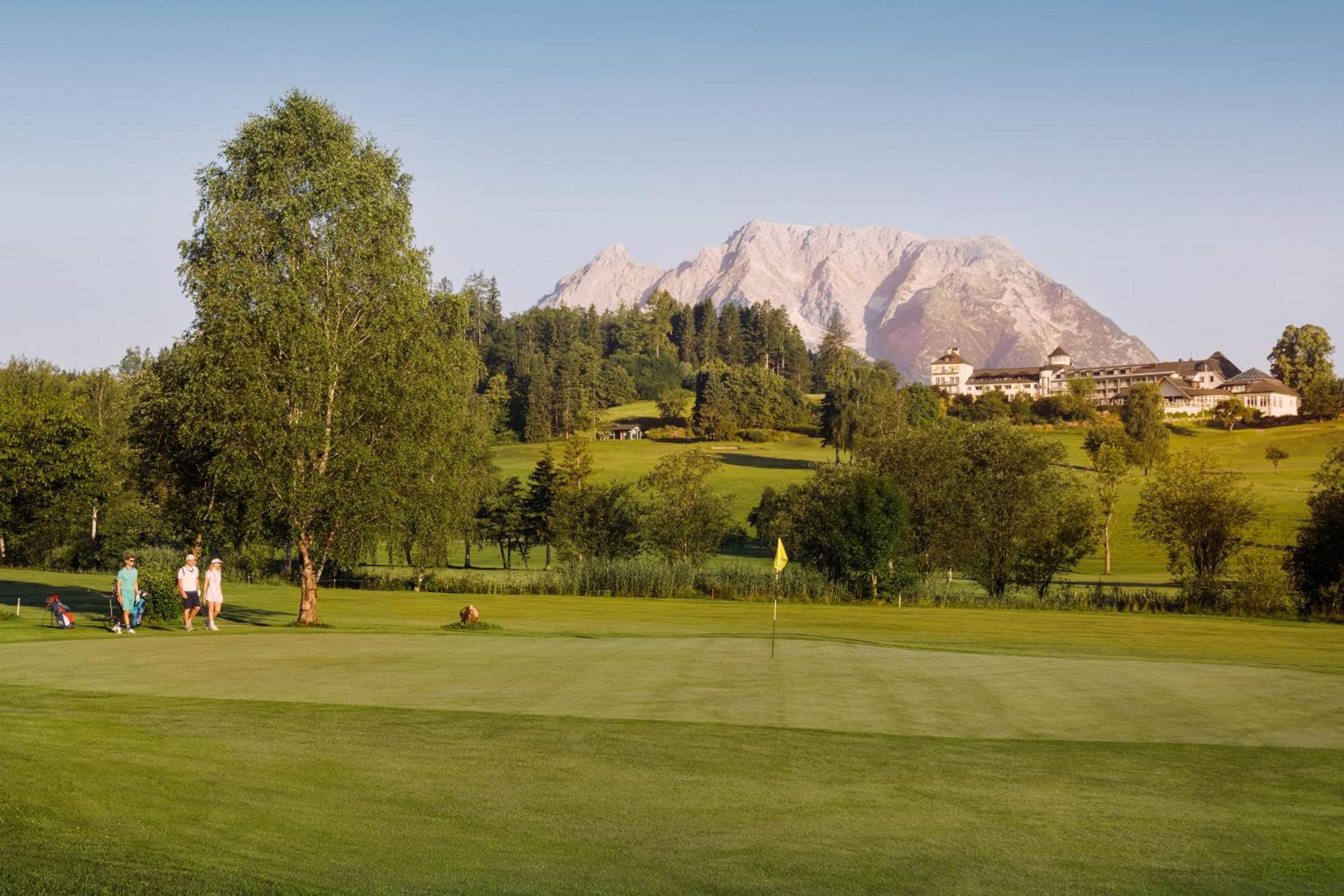 Imlauer Hotel Schloss Pichlarn Aigen im Ennstal Buitenkant foto Golf course in the resort