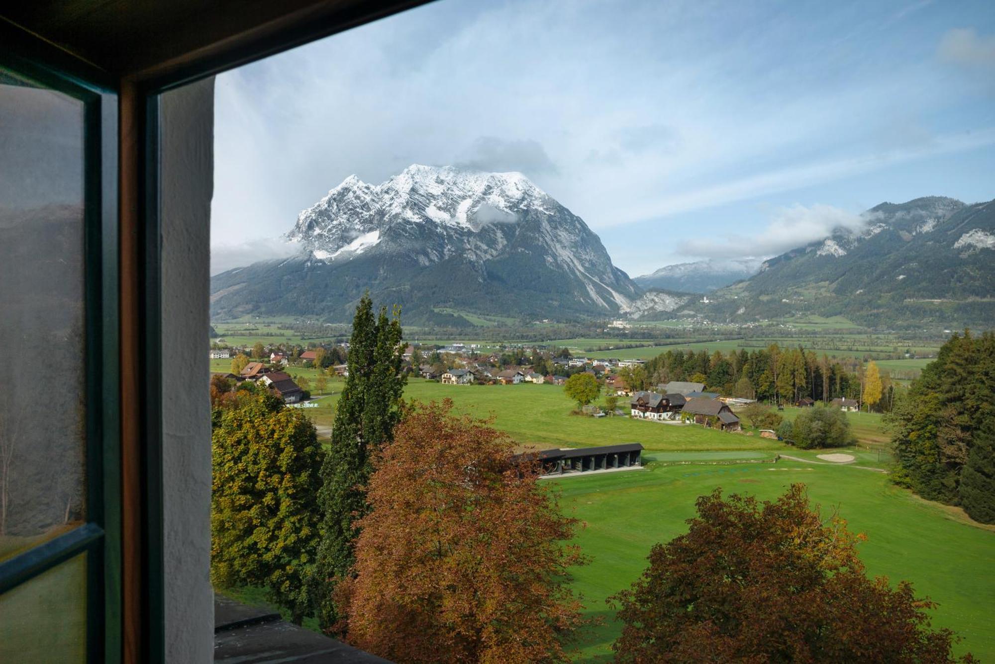Imlauer Hotel Schloss Pichlarn Aigen im Ennstal Buitenkant foto View of the village